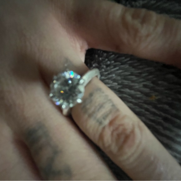 Perfect condition he left so I want it gone. Just need to be cleaned - Picture 3 of 3